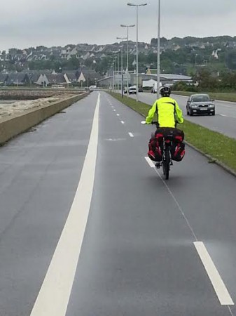 Piste cyclable en arrivant sur Cherbourg.